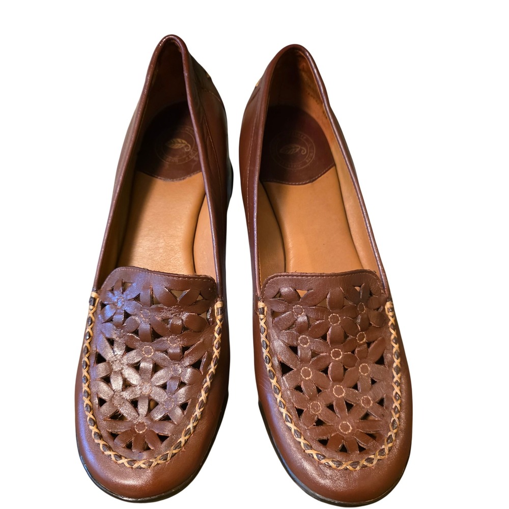 Nurture Womens Brown Leather Floral Laser Cut Wedge Loafers Shoes Size 9M